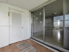 2854 E Crosley Dr E J, West Palm Beach FL 33415