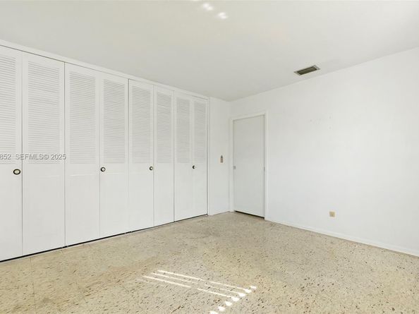 2854 E Crosley Dr E J, West Palm Beach FL 33415