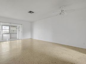 2854 E Crosley Dr E J, West Palm Beach FL 33415