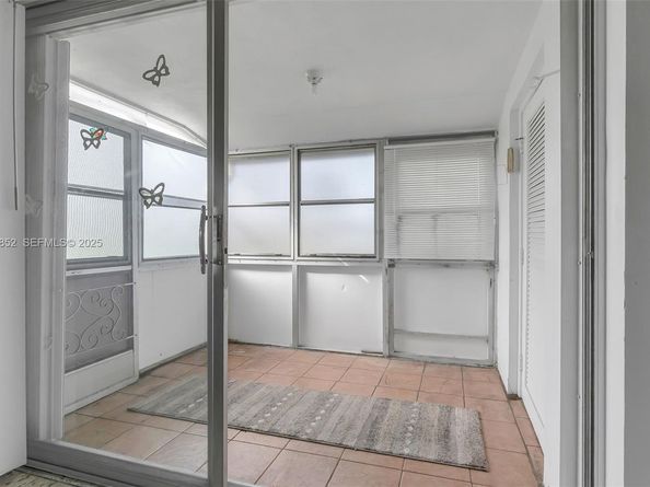 2854 E Crosley Dr E J, West Palm Beach FL 33415