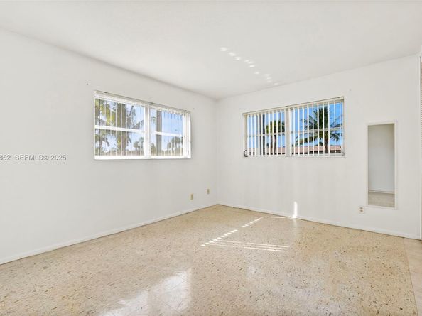 2854 E Crosley Dr E J, West Palm Beach FL 33415