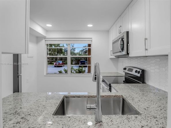 2601 NW 48th Ter 147, Lauderdale Lakes FL 33313