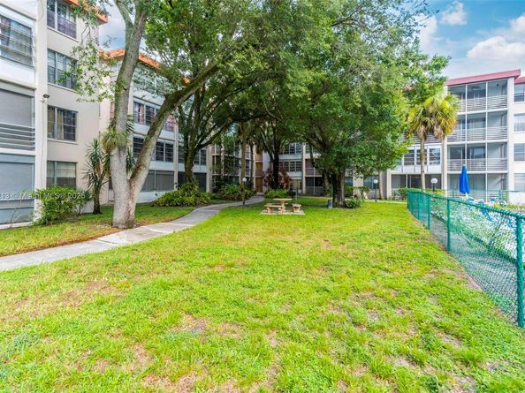 2601 NW 48th Ter 147, Lauderdale Lakes FL 33313