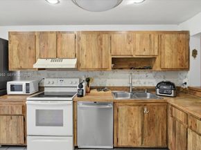 1270 NW 99th Ave 60, Pembroke Pines FL 33024