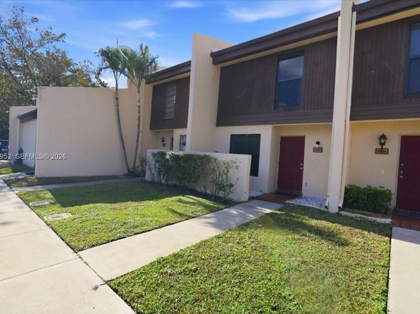 1270 NW 99th Ave 60, Pembroke Pines FL 33024