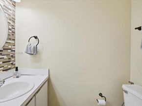 1270 NW 99th Ave 60, Pembroke Pines FL 33024