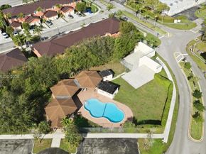 1270 NW 99th Ave 60, Pembroke Pines FL 33024