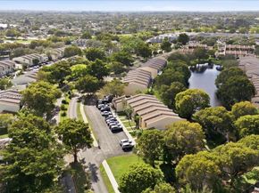 1270 NW 99th Ave 60, Pembroke Pines FL 33024