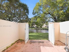 1270 NW 99th Ave 60, Pembroke Pines FL 33024