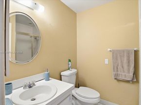 1270 NW 99th Ave 60, Pembroke Pines FL 33024