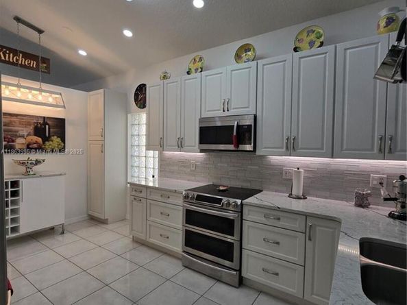 15661 SW 16th Ct, Pembroke Pines FL 33027