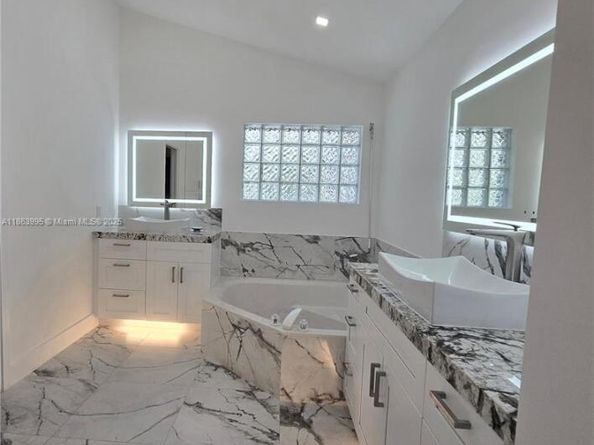 15661 SW 16th Ct, Pembroke Pines FL 33027