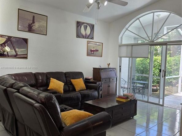 15661 SW 16th Ct, Pembroke Pines FL 33027