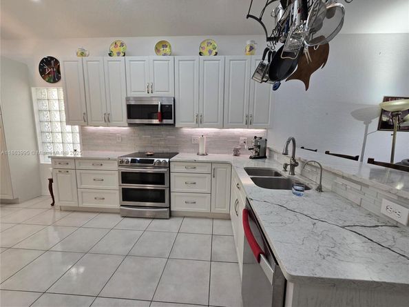 15661 SW 16th Ct, Pembroke Pines FL 33027