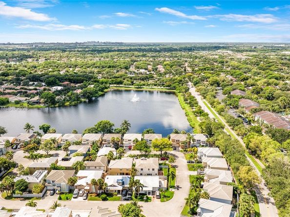 5498 NW 45th Way, Coconut Creek FL 33073