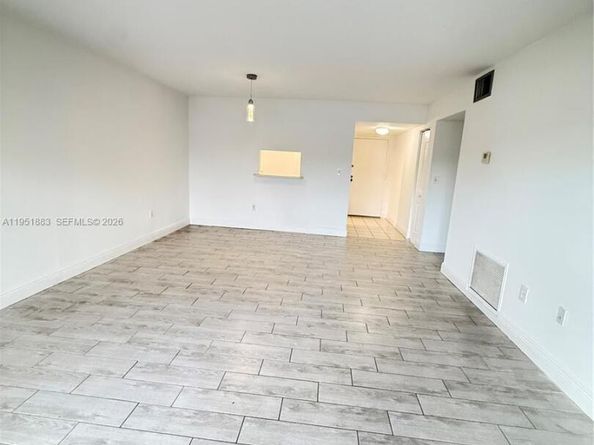 10431 N Kendall Dr D104, Miami FL 33176