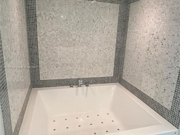 200 Biscayne Boulevard Way 3109, Miami FL 33131