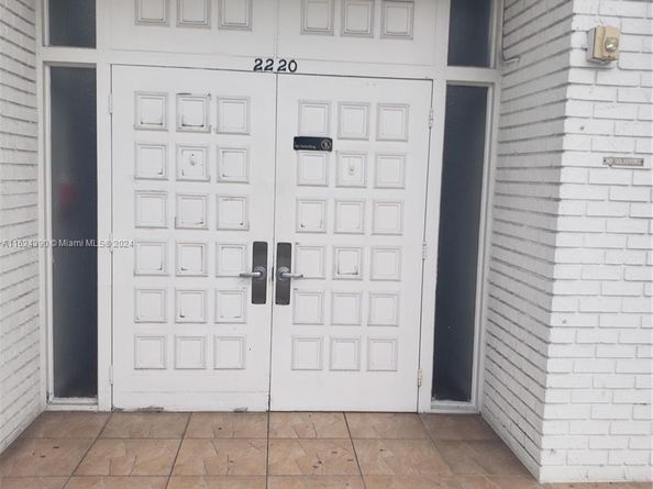 2220 NE 68th St 1028, Fort Lauderdale FL 33308