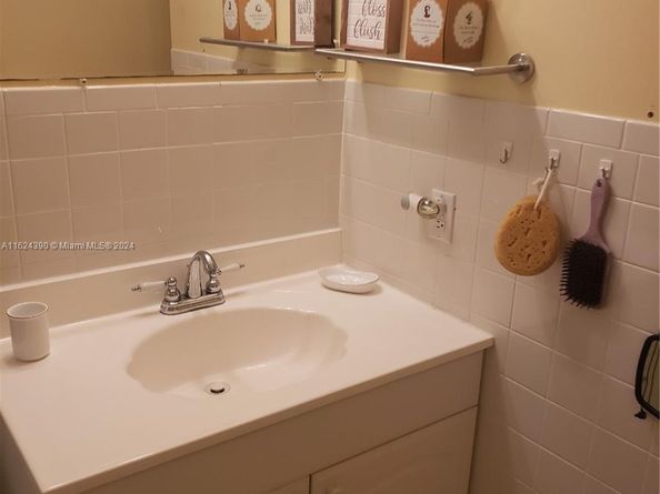 2220 NE 68th St 1028, Fort Lauderdale FL 33308