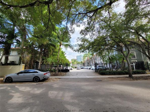 3245 Virginia St 17, Miami FL 33133