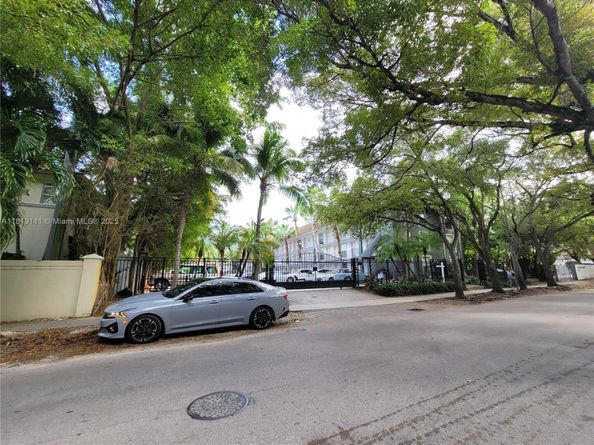 3245 Virginia St 17, Miami FL 33133