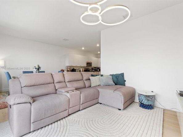 12824 NW 22nd Pl 12824, Miami FL 33167
