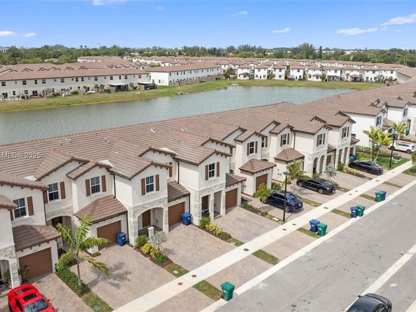12824 NW 22nd Pl 12824, Miami FL 33167