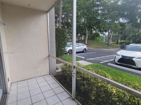 1 Jacaranda Country Club Dr 104, Plantation FL 33324