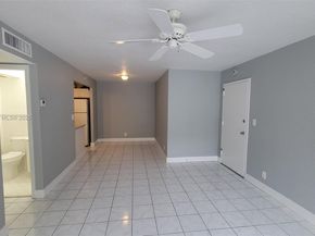 1 Jacaranda Country Club Dr 104, Plantation FL 33324