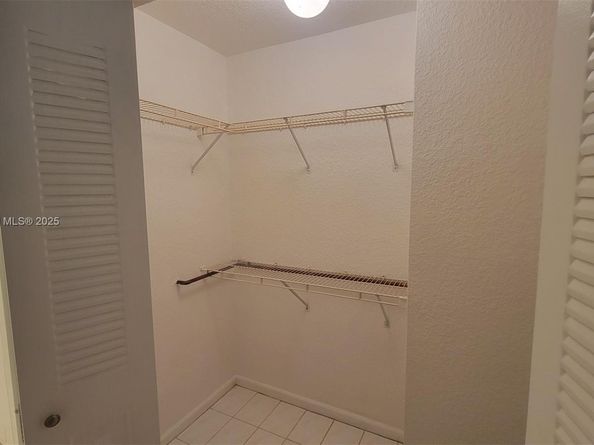 1 Jacaranda Country Club Dr 104, Plantation FL 33324