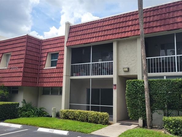 1 Jacaranda Country Club Dr 104, Plantation FL 33324