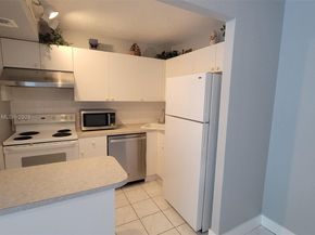 1 Jacaranda Country Club Dr 104, Plantation FL 33324