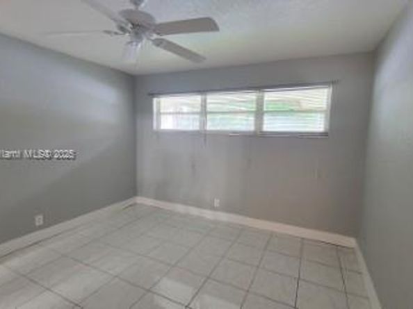 1 Jacaranda Country Club Dr 104, Plantation FL 33324