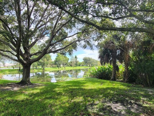 1 Jacaranda Country Club Dr 104, Plantation FL 33324