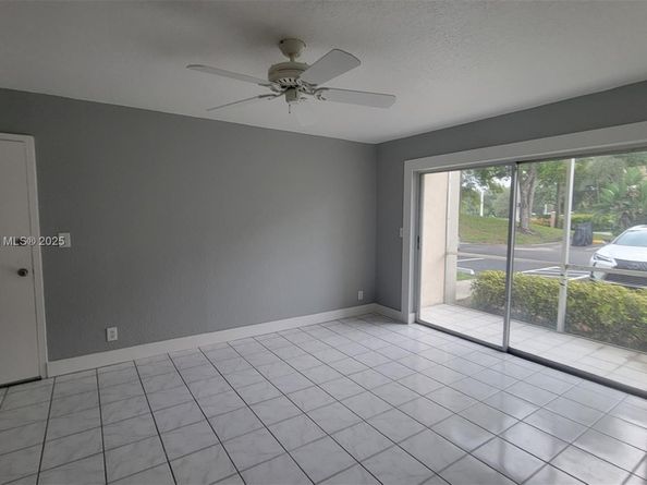 1 Jacaranda Country Club Dr 104, Plantation FL 33324