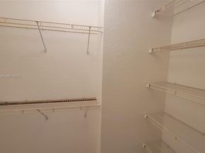 1 Jacaranda Country Club Dr 104, Plantation FL 33324