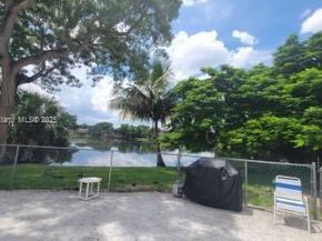 1 Jacaranda Country Club Dr 104, Plantation FL 33324