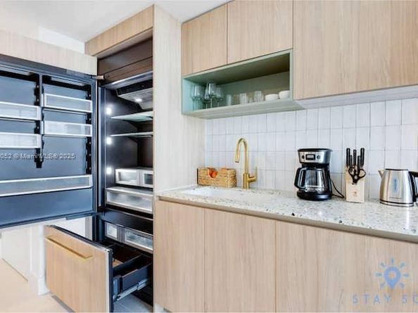 159 NE 6th St 3004, Miami FL 33132