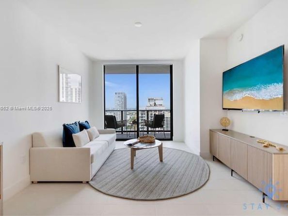 159 NE 6th St 3004, Miami FL 33132