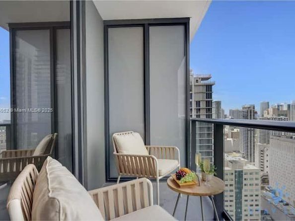 159 NE 6th St 3004, Miami FL 33132