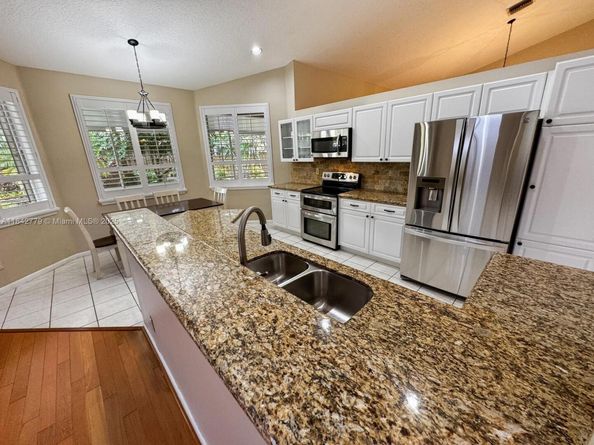 10621 Paris St, Cooper City FL 33026