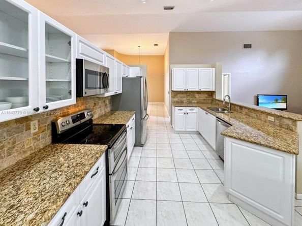 10621 Paris St, Cooper City FL 33026
