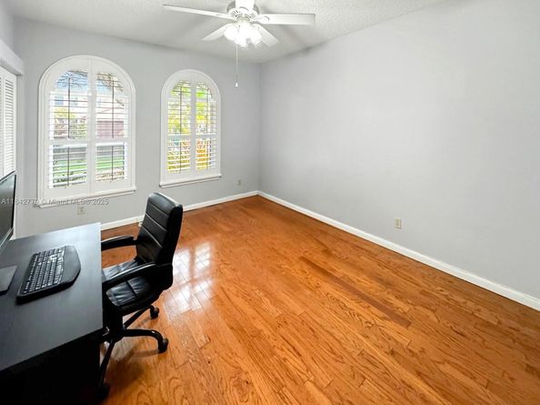 10621 Paris St, Cooper City FL 33026