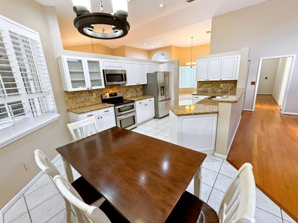 10621 Paris St, Cooper City FL 33026