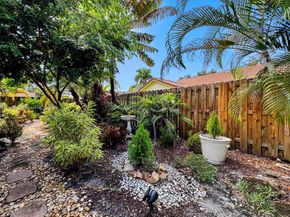 10621 Paris St, Cooper City FL 33026