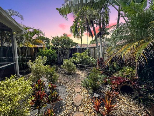10621 Paris St, Cooper City FL 33026