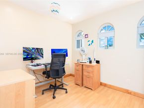 17360 NW 69th Ct 204, Hialeah FL 33015