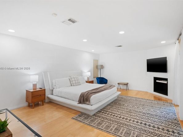 413 Holiday, Hallandale Beach FL 33009