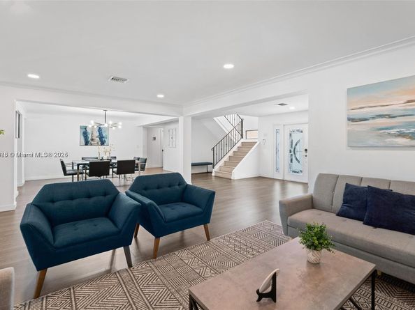 413 Holiday, Hallandale Beach FL 33009