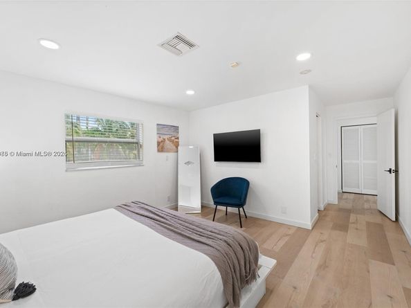 413 Holiday, Hallandale Beach FL 33009